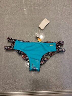NWT AGUA BENDITA Reversible Bikini Bottoms Colorful & Blue Design, Size M